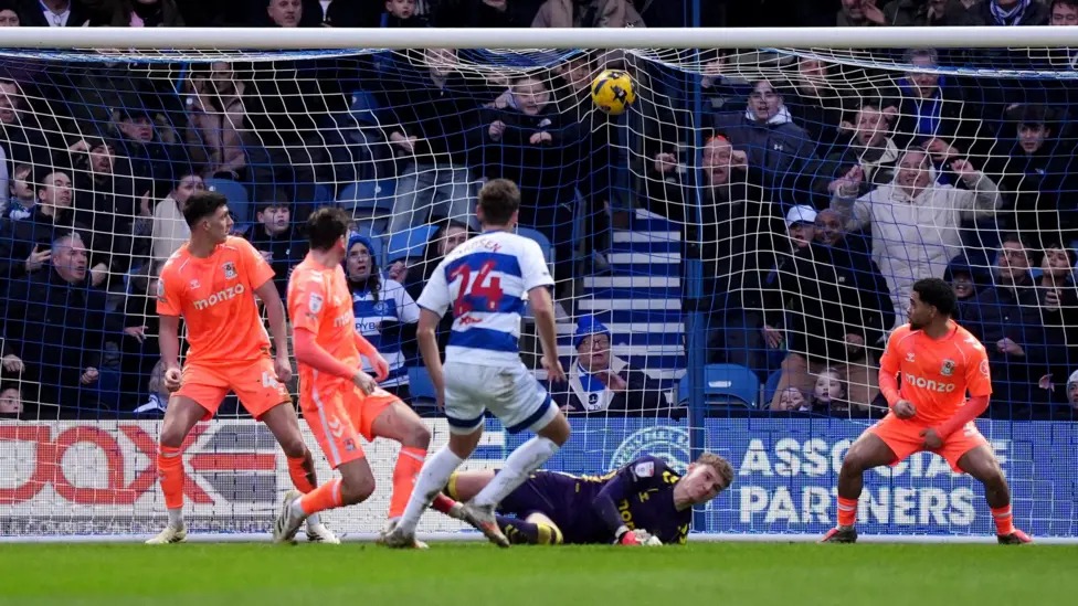 尼古拉斯&middot;馬德森勁射破門，為女王公園巡游者隊(duì)鎖定勝局