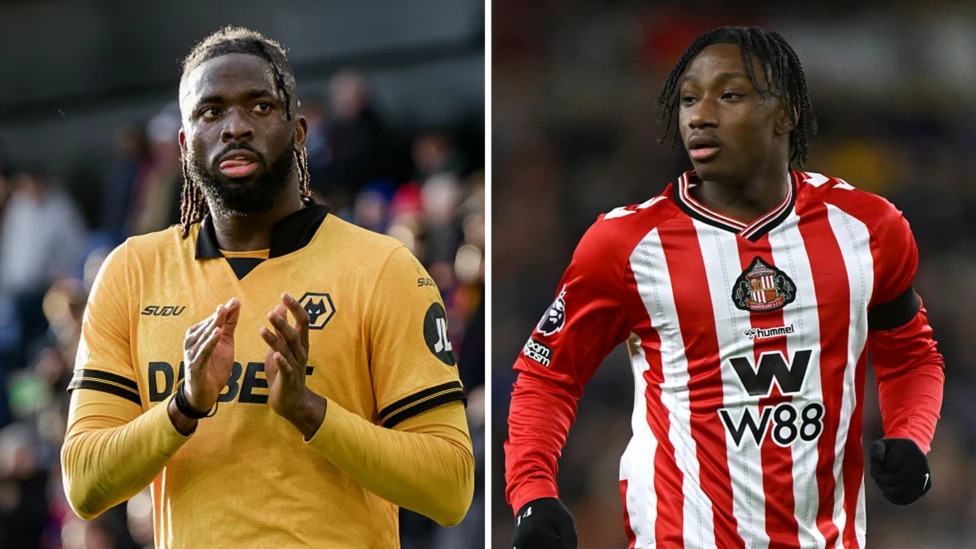 托盧&middot;阿羅科達(dá)雷（左）和羅曼&middot;蒙德?tīng)栐谥苋盏挠⒊?lián)賽比賽后遭到辱罵