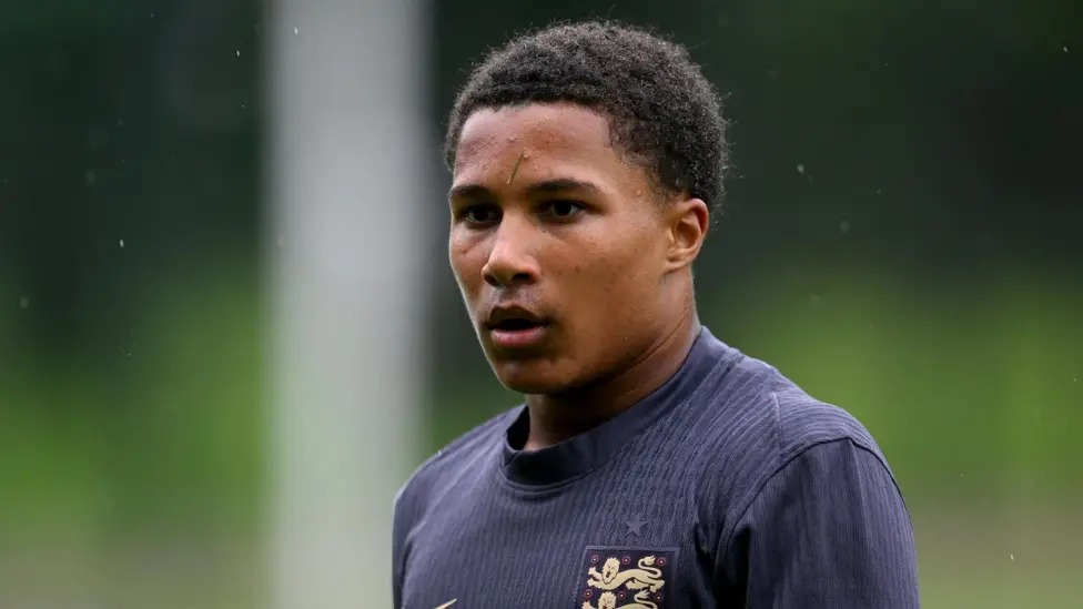 阿賈伊&middot;塔瓦雷斯本賽季一直在為諾維奇U18隊效力