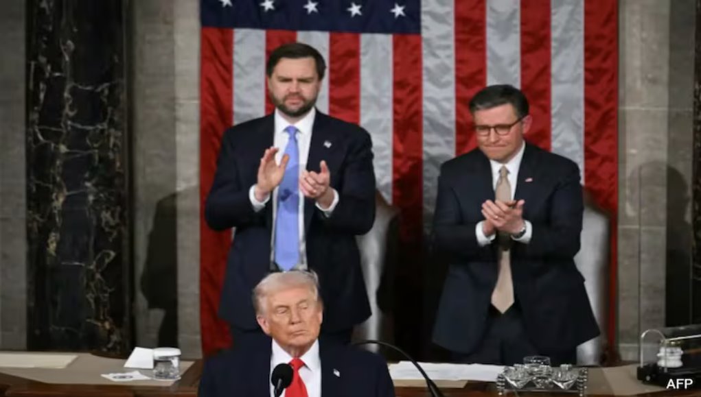 &ldquo;美國(guó)曾經(jīng)是個(gè)死氣沉沉的國(guó)家，現(xiàn)在我們是最火熱的國(guó)家&rdquo;：特朗普的國(guó)情咨文