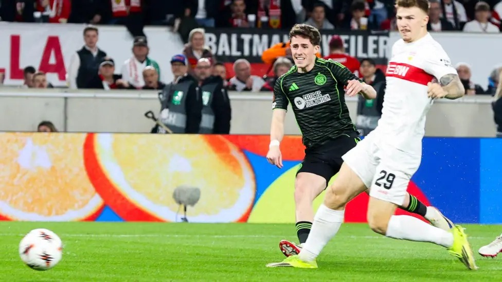 盧克&middot;麥考恩為凱爾特人隊(duì)進(jìn)球