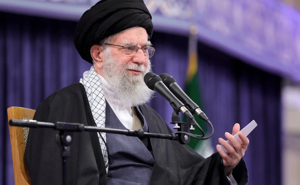 在阿亞圖拉&middot;魯霍拉&middot;霍梅尼去世后，阿里&middot;哈梅內(nèi)伊似乎不太可能成為最高領(lǐng)袖。