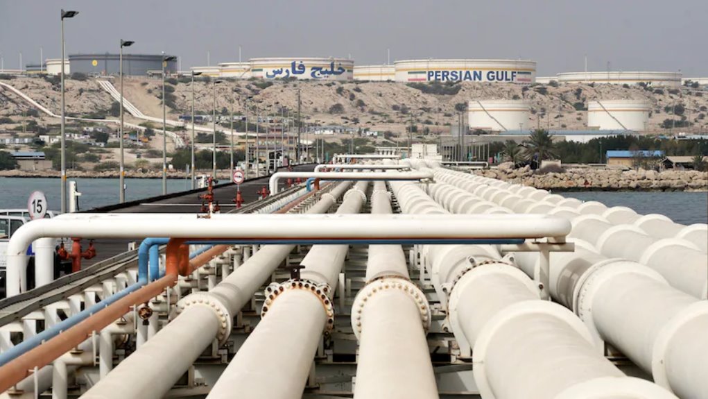 目前，伊朗每天生產(chǎn)約310萬桶原油。