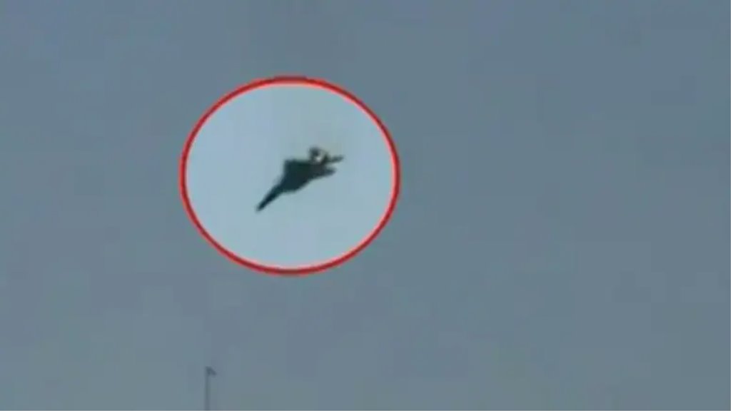 多家媒體報(bào)道稱，兩名飛行員已安全彈射逃生。