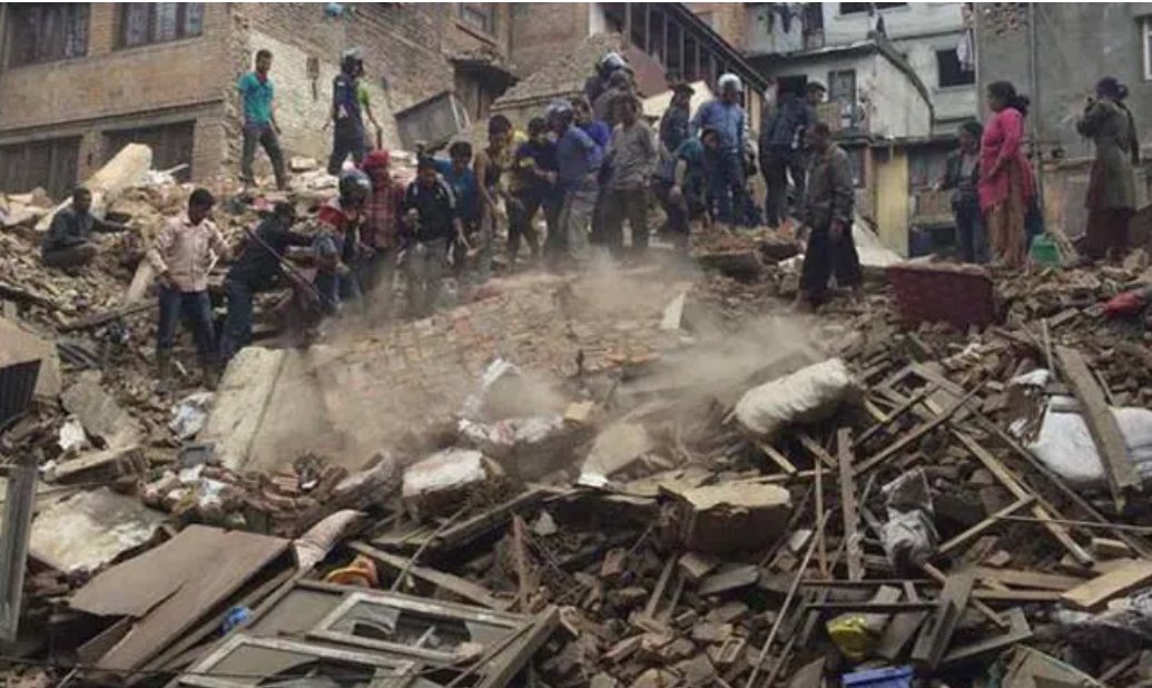 2015年尼泊爾地震：這場(chǎng)災(zāi)難奪去了近9000人的生命，造成22000多人受傷，280萬(wàn)人流離失所。