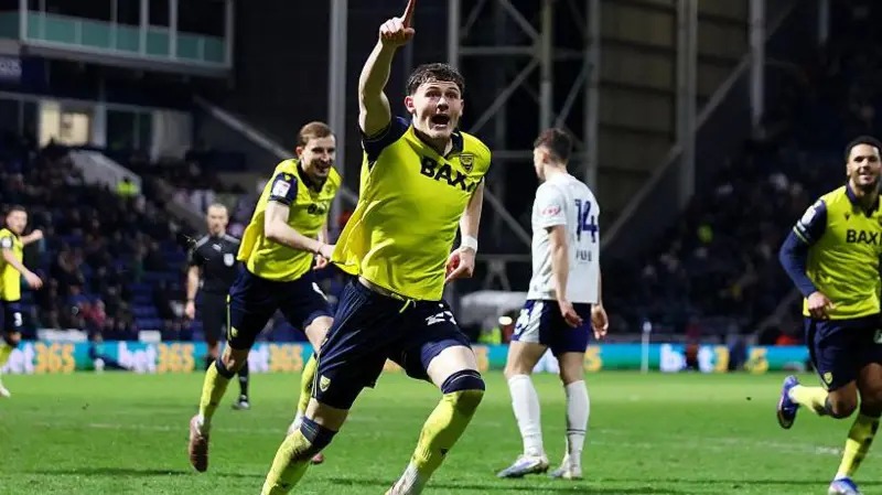 牛津聯(lián)隊(duì)前鋒威爾&middot;蘭克希爾慶祝他本賽季的第九粒進(jìn)球