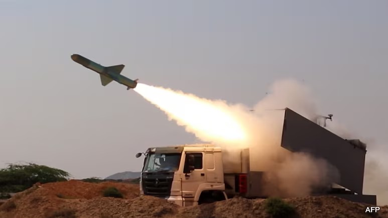 伊朗警告美國，如果其能源基礎(chǔ)設(shè)施和港口遭到攻擊，將會(huì)面臨怎樣的后果。