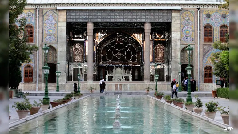 在德黑蘭，美以聯合空襲破壞了被聯合國教科文組織列為世界遺產的戈勒斯坦宮。