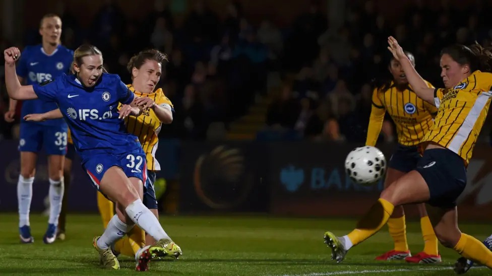 切爾西隊的萊克西&middot;波特攻入了球隊的第二個進(jìn)球