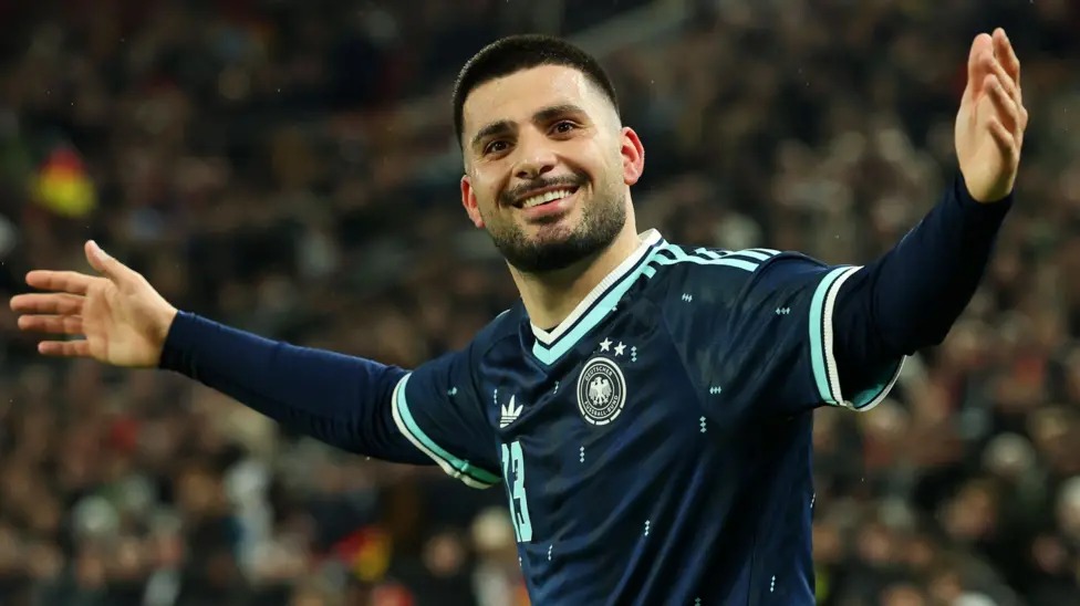 德尼茲&middot;烏達(dá)夫慶祝打入德國(guó)隊(duì)第二球