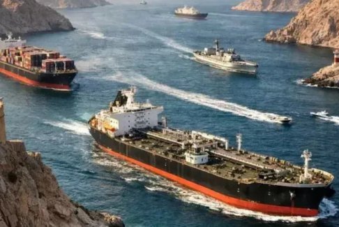 美國驅(qū)逐艦攔截兩艘試圖離開伊朗的油輪