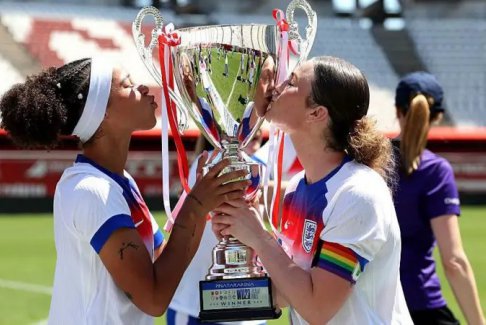 英格蘭青年女足贏得歐洲冠軍獎(jiǎng)杯