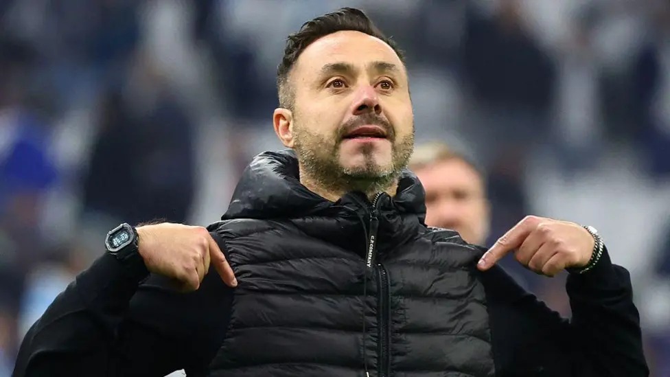 羅伯托&middot;德澤爾比接手了托特納姆熱刺隊，這支球隊目前僅比英超降級區(qū)高出1分。