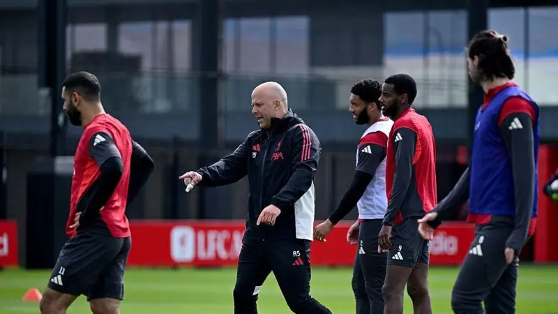 阿恩&middot;斯洛特在訓(xùn)練課上