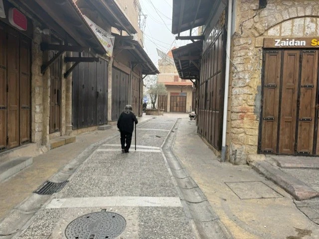 黎巴嫩戰(zhàn)火紛飛 環(huán)衛(wèi)工人堅(jiān)守崗位清掃街道